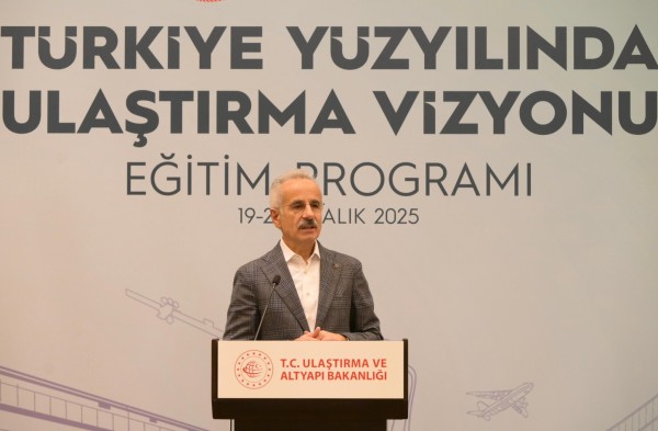 Sayın Bakanımız Abdulkadir Uraloğlu'nun teşrifleriyle Türkiye Yüzyılında Ulaştırma Vizyonu Üst Kademe Yöneticileri Eğitim Programı gerçekleştirildi.