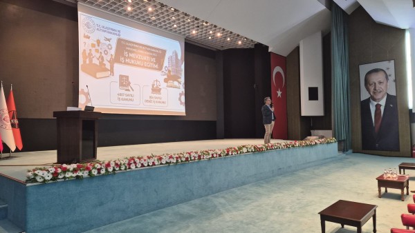 Ulaştırma ve Altyapı Bakanlığı Merkez ve Taşra Teşkilatı birimleri ile Bağlı ,İlgili ve İlişkili Kuruluşları personeline yönelik İş Mevzuatı ve İş Hukuku Eğitimi düzenlendi.
